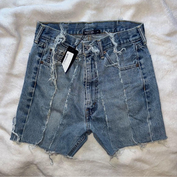 NWT Nasty Gal Frayed Vintage Reworked Levi’s Denim Boy Shorts – Size Medium - Picture 1 of 3